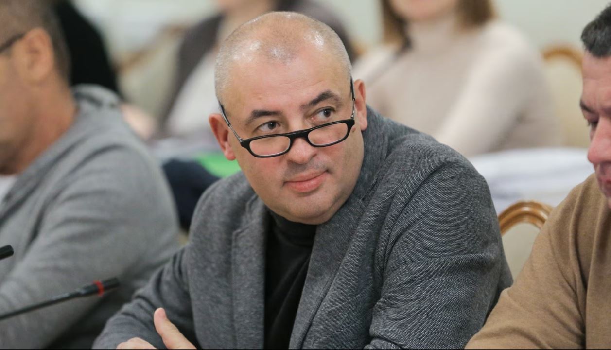 Член ЦВК живе в Маямі, за цей час отримав півтора мільйона з бюджету (ФОТО)