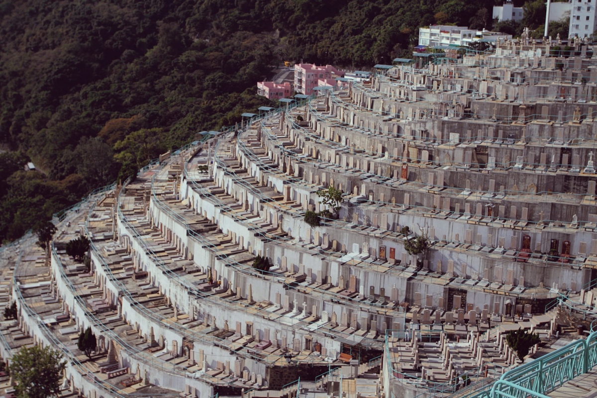 Земля і люди. Китай відмовляється від традиційних поховань на користь цифрових цвинтарів (ФОТО)