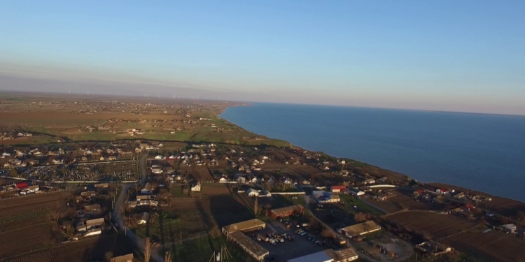 Внаслідок ворожого обстрілу с.Куцуруб поранені підлітки, пошкоджено будинки і транспорт