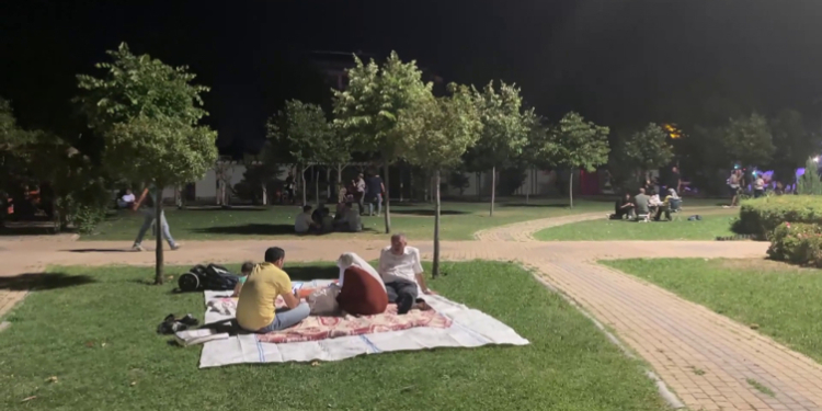 Сильний землетрус знову стався в Туреччині – люди стрибали з балконів (ВІДЕО)