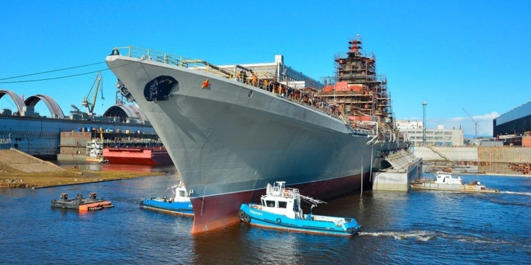 Атомний крейсер РФ “Адмирал Нахимов”  ремонтують 25 років. США за ці гроші побудували революційний Zumwalt (ФОТО)