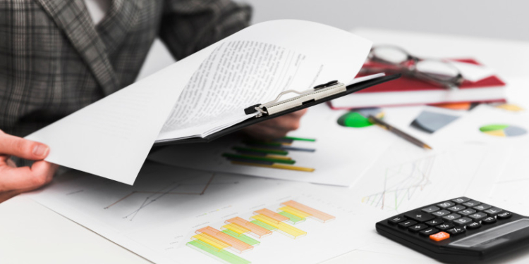 Бідні діти багатих родичів. Депутат отримав $300 тис. нібито від матері