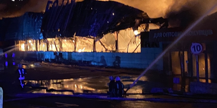 Нічний удар по Одесі – пожежі, вибиті вікна, є постраждалі (ВІДЕО)