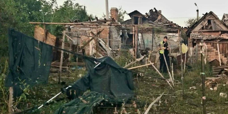 Ранковий ракетний удар по Кривому Рогу – 20 будинків пошкоджено, є поранений (ФОТО)