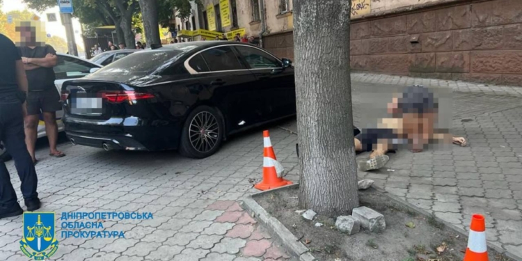 Поліцейського, який застрелив водія Jaguar після нападу на патрульну, затримали (ФОТО)