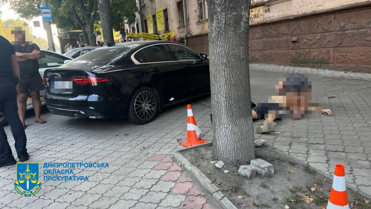 Поліцейського, який застрелив водія Jaguar після нападу на патрульну, затримали (ФОТО)