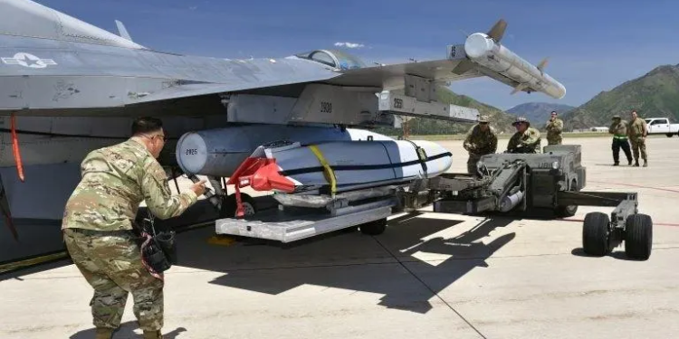 Україна попросила до винищувачів F-16 ракети JASSM. Чому саме їх