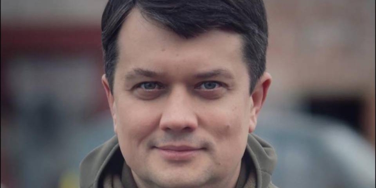 Поворот. Разумков поперед Зеленського подав законопроект про прирівняння корупції до держзради