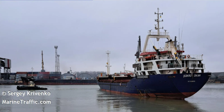 Окупанти обстріляли цивільне судно, яке йшло в Ізмаїл