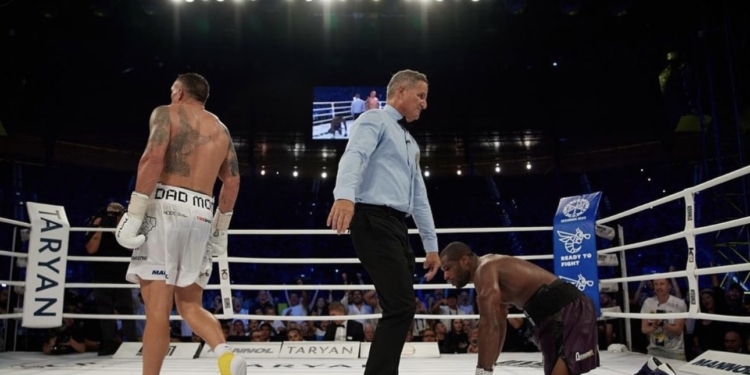 Крапка. WBA дала оцінку поєдинку Усика і Дюбуа, зокрема, й скандальному епізоду