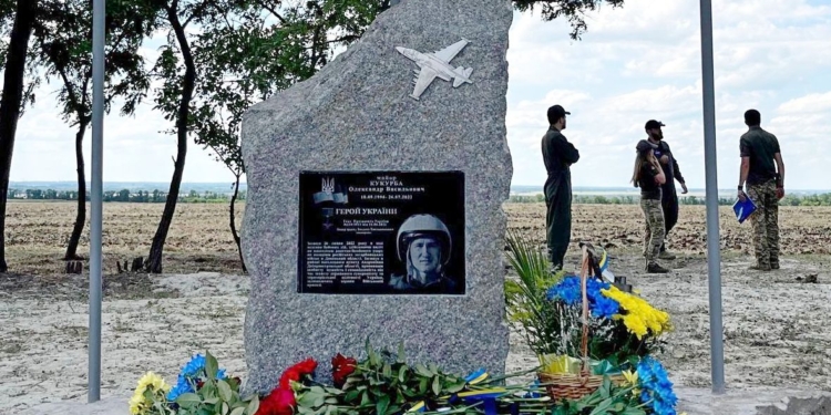 На Дніпропетровщині відкрили пам’ятник загиблому пілоту 299-ої миколаївської авіабригади Олександру Кукурбі (ФОТО)