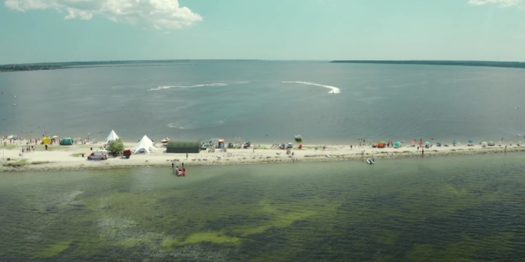 День молоді на Миколаївщині відзначили спортивними змаганнями, козацькими бойовими іграми, співочим оглядом і погашенням марки (ФОТО, ВІДЕО)