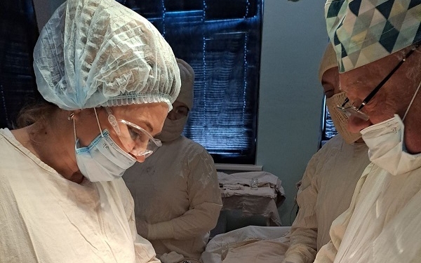 У Миколаєві лікарі-гінекологи видалили жінці пухлину вагою понад 1,5 кг (ФОТО)