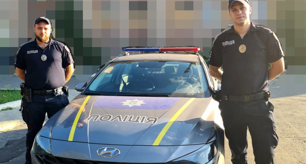 У Миколаєві під час комендантської години патрульні доставили до пологового будинку вагітну жінку, яка от-от мала народити (ФОТО) 4