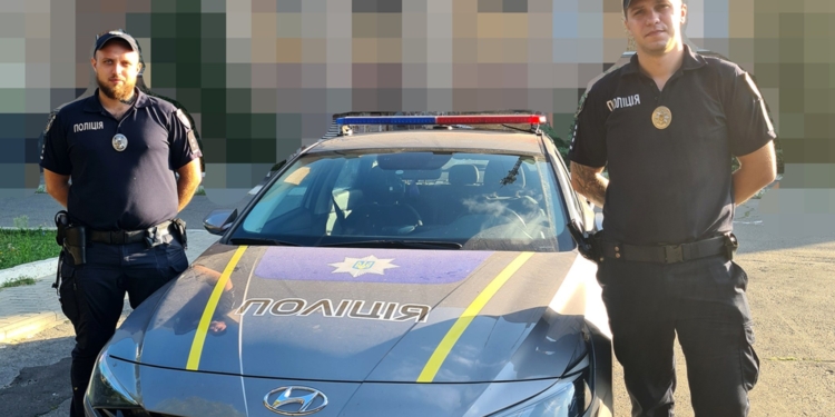 У Миколаєві під час комендантської години патрульні доставили до пологового будинку вагітну жінку, яка от-от мала народити (ФОТО)