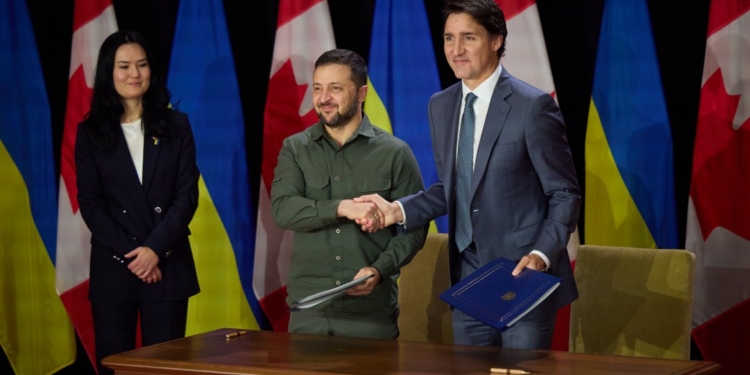 Україна і Канада підписали оновлену угоду про вільну торгівлю