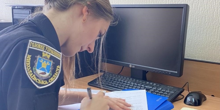 Автівка в розшуку і підроблені права: двічі викликали поліцію до сервісного центру МВС Миколаєва