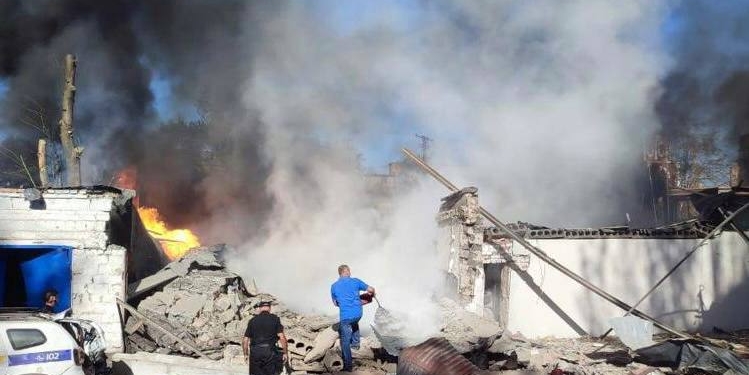 Росіяни вдарили по Кривому Рогу і Сумам: є загиблі і постраждалі (ФОТО, ВІДЕО)