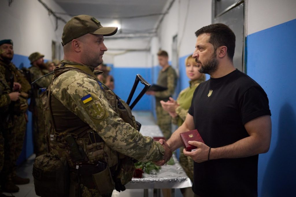 Зеленський нагородив українських військових, які відзначилися в боях за Україну у складі ОТУ «Донецьк». Серед нагороджених – і командир миколаївських морпіхів (ФОТО) 28