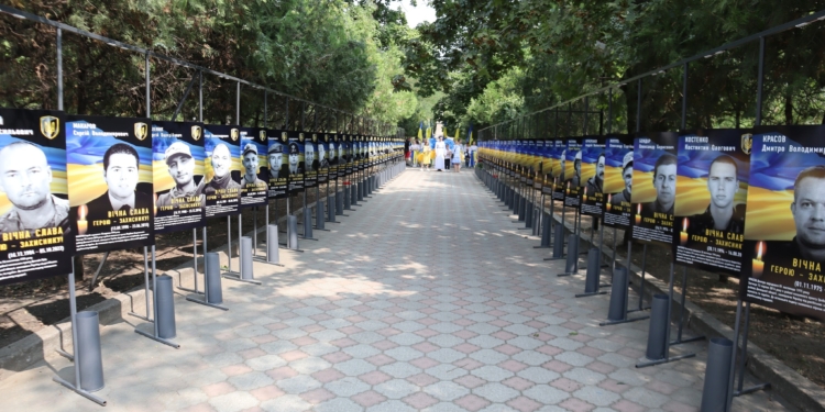 У Вознесенську на Миколаївщині відкрили Алею пам’яті захисників України (ФОТО)