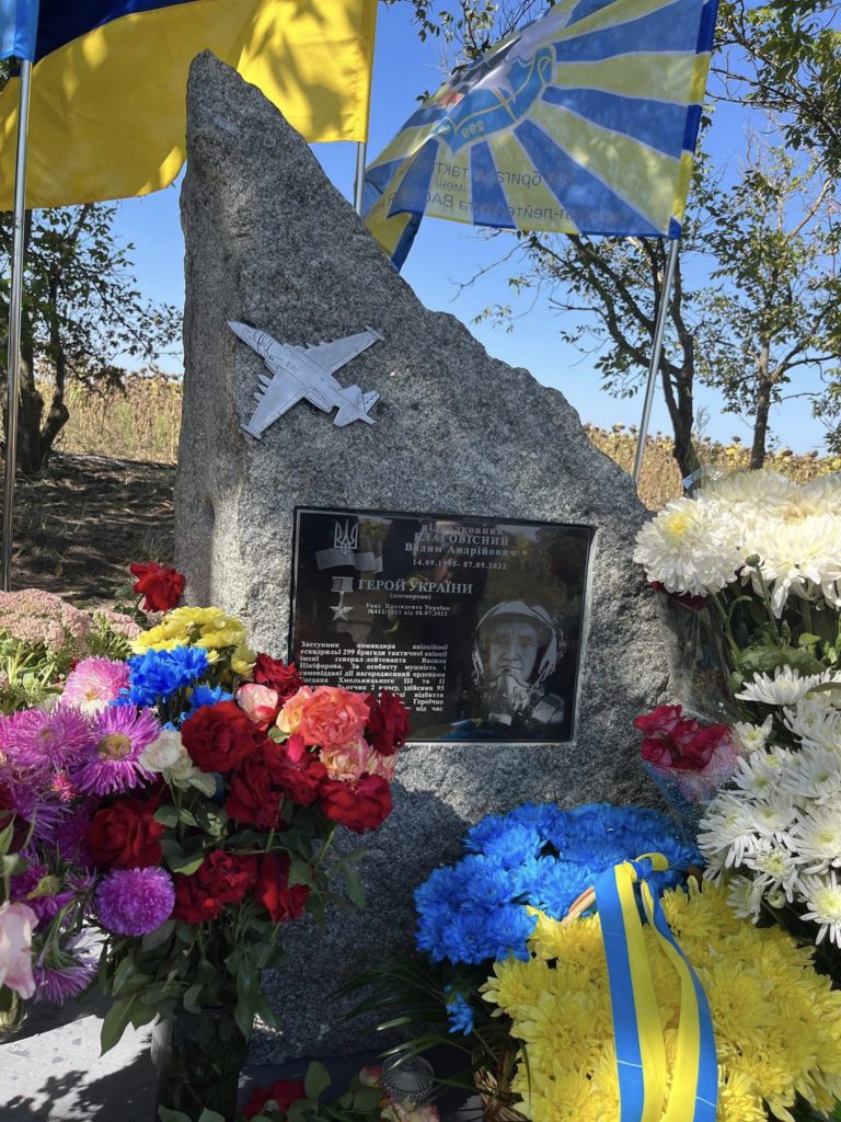 На Миколаївщині відкрито пам’ятник льотчику миколаївської бригади, Герою України Вадиму Благовісному (ФОТО) 1