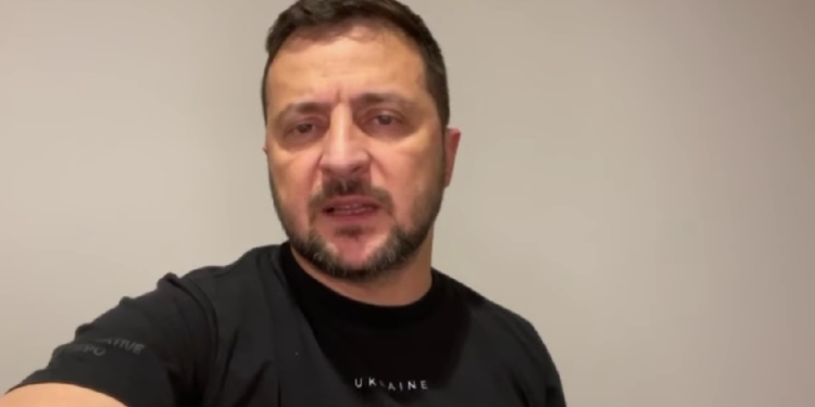 Зеленський персонально подякував рятувальникам і поліцейським, які ліквідовували наслідки російських ударів, і назвав іноземних волонтерів, які, ймовірно, загинули на Донеччині (ВІДЕО)