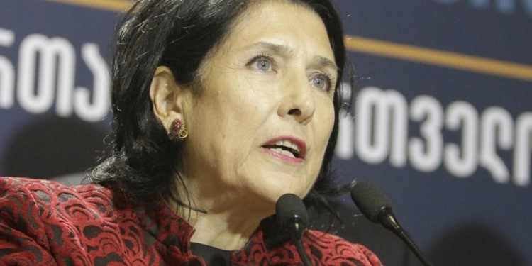 Президентці Грузії загрожує імпічмент: вона поїхала до Європи без дозволу уряду