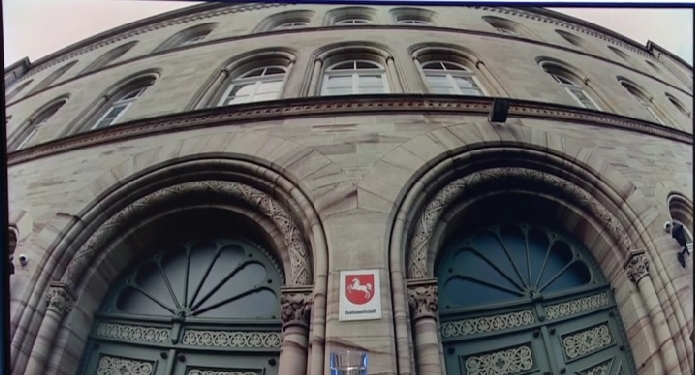 В Німеччині невідомий чоловік скинув 10-річного українського хлопчика з мосту – за те, що дитина говорила українською, а не російською