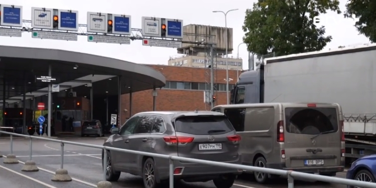 В Естонію з сьогодні не впускають авто на російських номерах