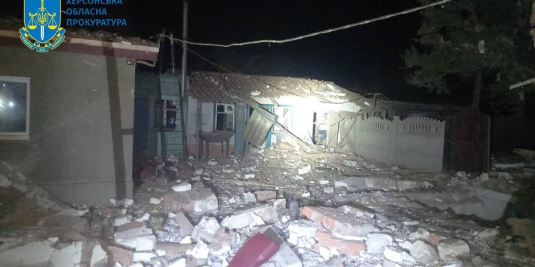 Росіяни вночі обстріляли Херсонщину: загинула 6-річна дитина, поранено 4 людей (ФОТО)
