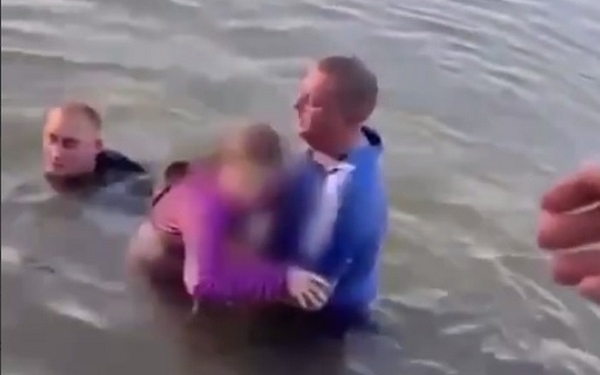На Миколаївщині поліцейські не дали втопитися 16-річній школярці (ВІДЕО)