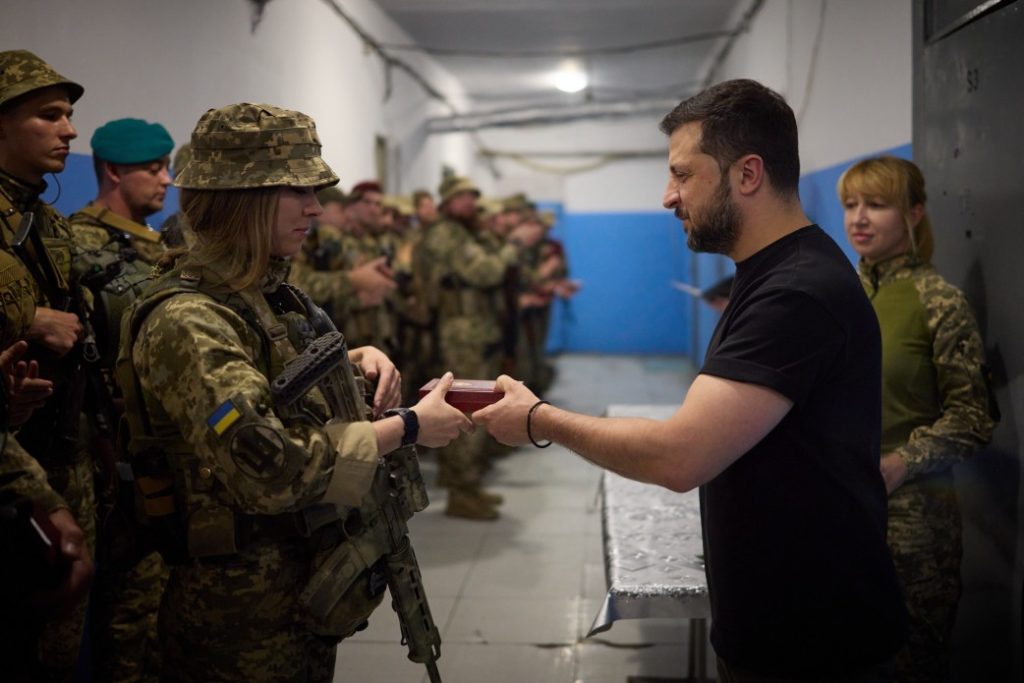 Зеленський нагородив українських військових, які відзначилися в боях за Україну у складі ОТУ «Донецьк». Серед нагороджених – і командир миколаївських морпіхів (ФОТО) 6