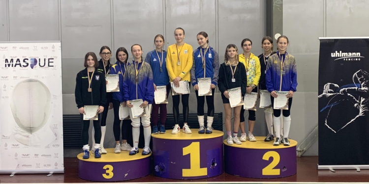Юніорський чемпіонат України з фехтування на шаблях: команда дівчат з Миколаєва – з «золотом», команда хлопців – з «бронзою» (ФОТО)