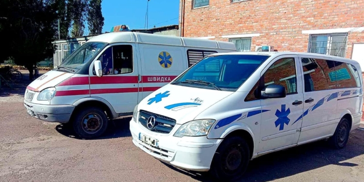 Миколаївська ЛШМД «поділилась» зі Снігурівською колонією автомобілями швидкої допомоги