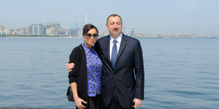 Сім’я президента Азербайджану живе на Рубльовці, за 8 км від Путіна