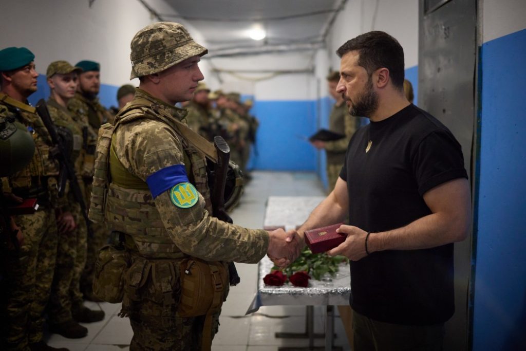 Зеленський нагородив українських військових, які відзначилися в боях за Україну у складі ОТУ «Донецьк». Серед нагороджених – і командир миколаївських морпіхів (ФОТО) 8