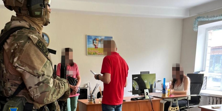 СБУ викрила столичних лікарів та співробітників військкомату на черговій корупційній схемі з ухилянтами (ФОТО)