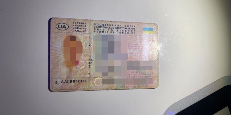 У Миколаєві черговий водій з підробленими документами потрапив в поле зору патрульних – через порушення ПДД