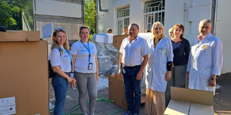 Дві лікарні і пологовий будинок №3 Миколаєва отримали медобладнання і медикаменти від благодійників (ФОТО)