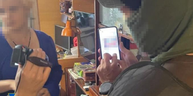 У Миколаєві СБУ затримала працівницю ліцею, яка закликала «приєднати» Миколаїв до рф (ФОТО)