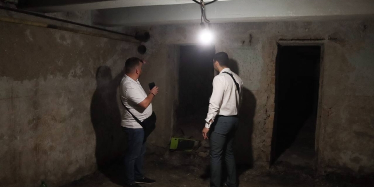 На другий рік повномасштабної війни у Миколаєві вирішили почати ремонти найпростіших укриттів в підвалах будинків (ФОТО)