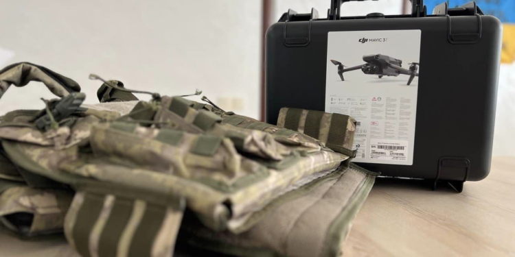 На потреби миколаївських захисників передано квадрокоптер та 40 бронежилетів (ФОТО)