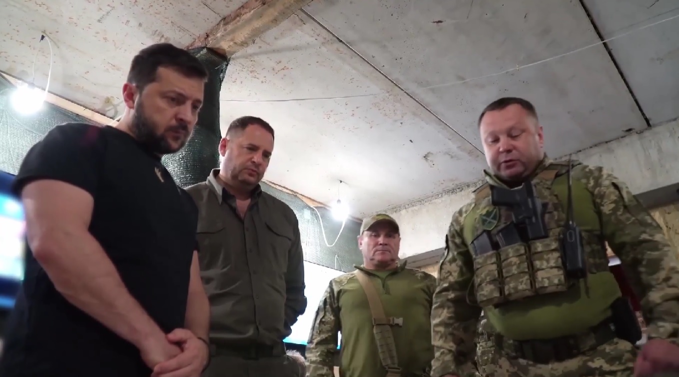 Сьогодні Зеленський відвідав 8 бригад на Донеччині (ВІДЕО)