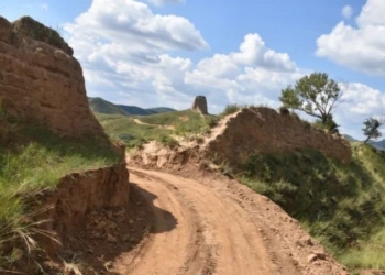 У Китаї пошкодили екскаватором Велику китайську стіну – робітникам хотілось скоротити дорогу на свій будмайданчик