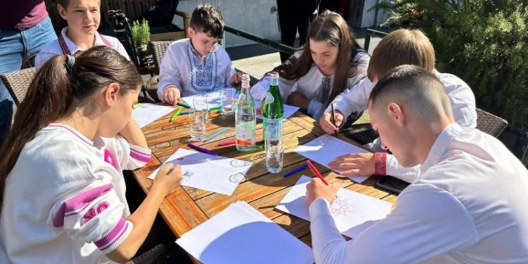 “Мою маму вбили. Мене викрали”. Що українські діти розповіли у Гаазі