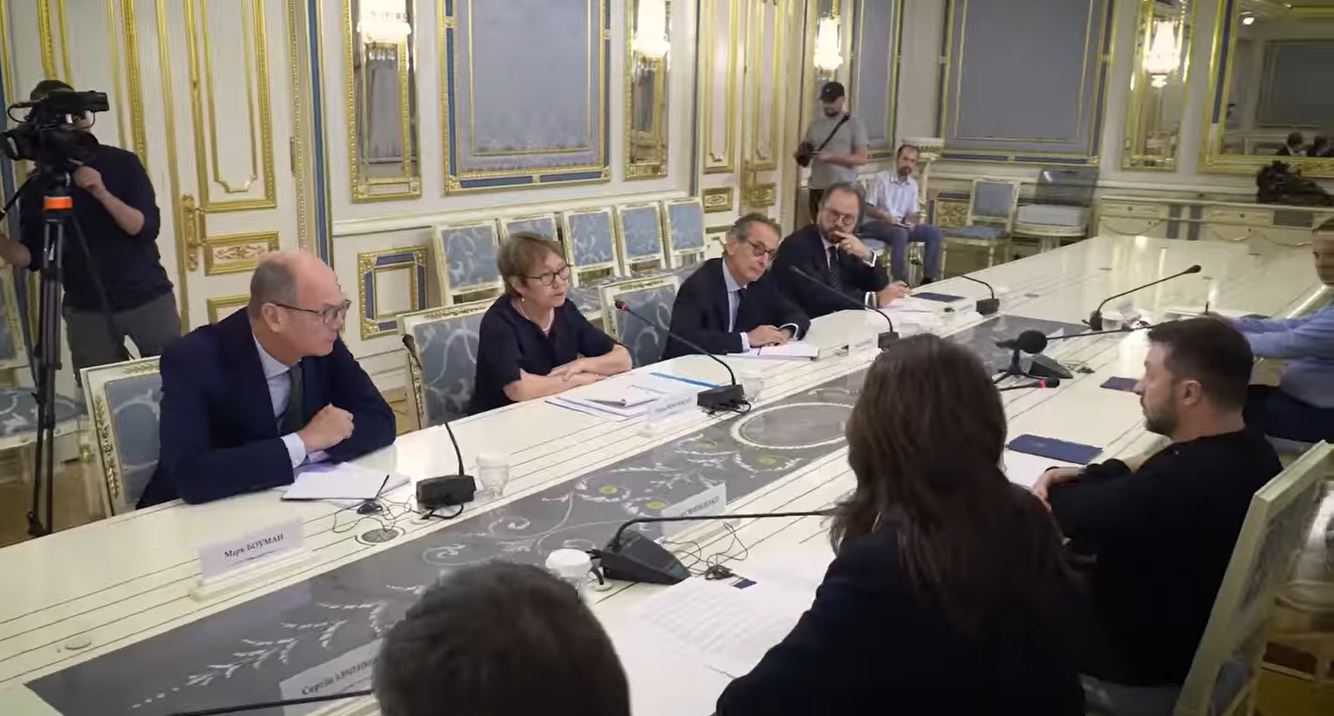 ЄБРР допомагає "Укренерго" в будівництві захисту від повітряних атак. Директор банку зустрілася з Зеленським (ВІДЕО) 1