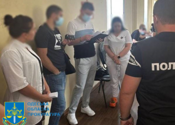 В Одесі за $1500 продавали туберкульоз – викрили голову лікарської комісії і 2 її спільників (ФОТО)