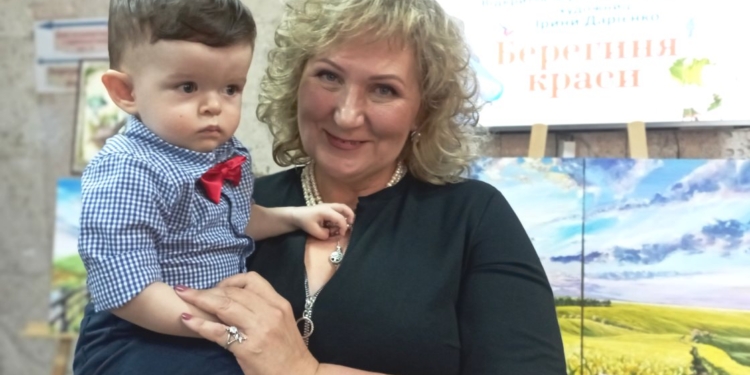 «Берегиня краси»: в Миколаєві відкрилась перша персональна виставка Ірини Дарієнко (ФОТО)