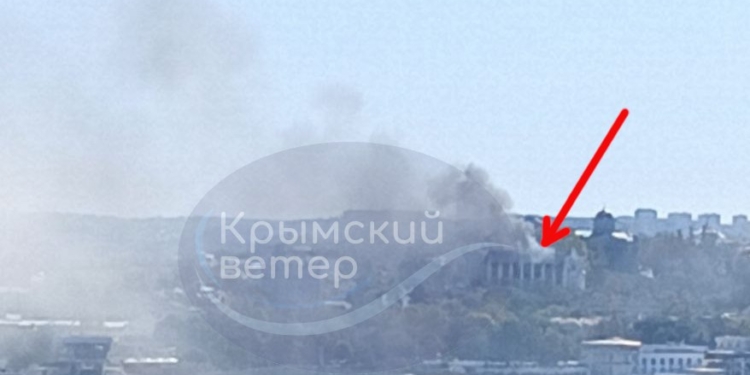 «Штаб чорноморського флоту? У вас є пропущений»: ракета прилетіла по кублу окупантів в Севастополі (ФОТО)