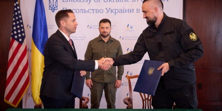 “Зацікавлені у розміщенні своїх виробничих об’єктів”. Україна і США підписали меморандуми про співпрацю в оборонно-промисловому секторі (ФОТО)